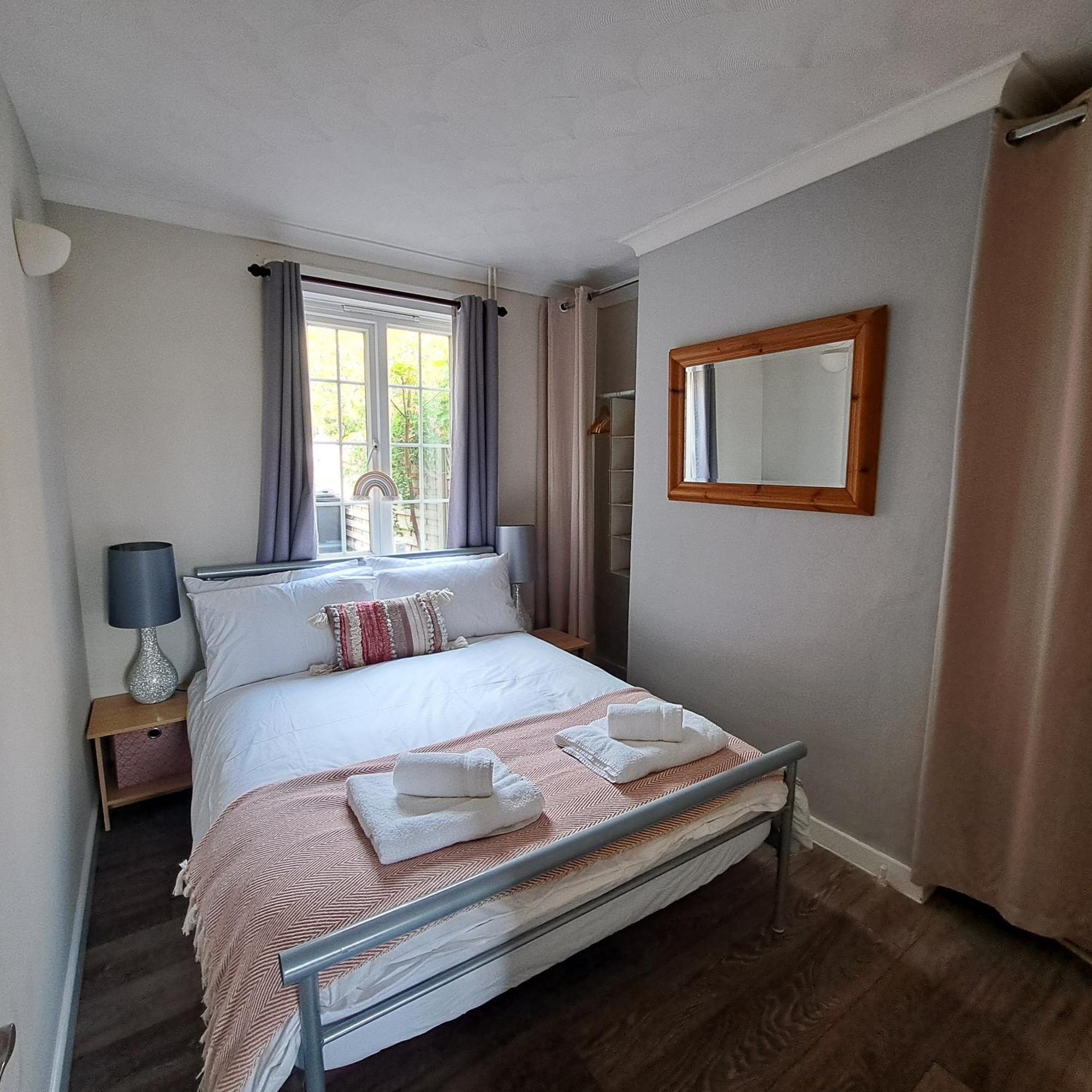 Generous 3 Bed In The Heart Of The Village Huntingdon Luaran gambar