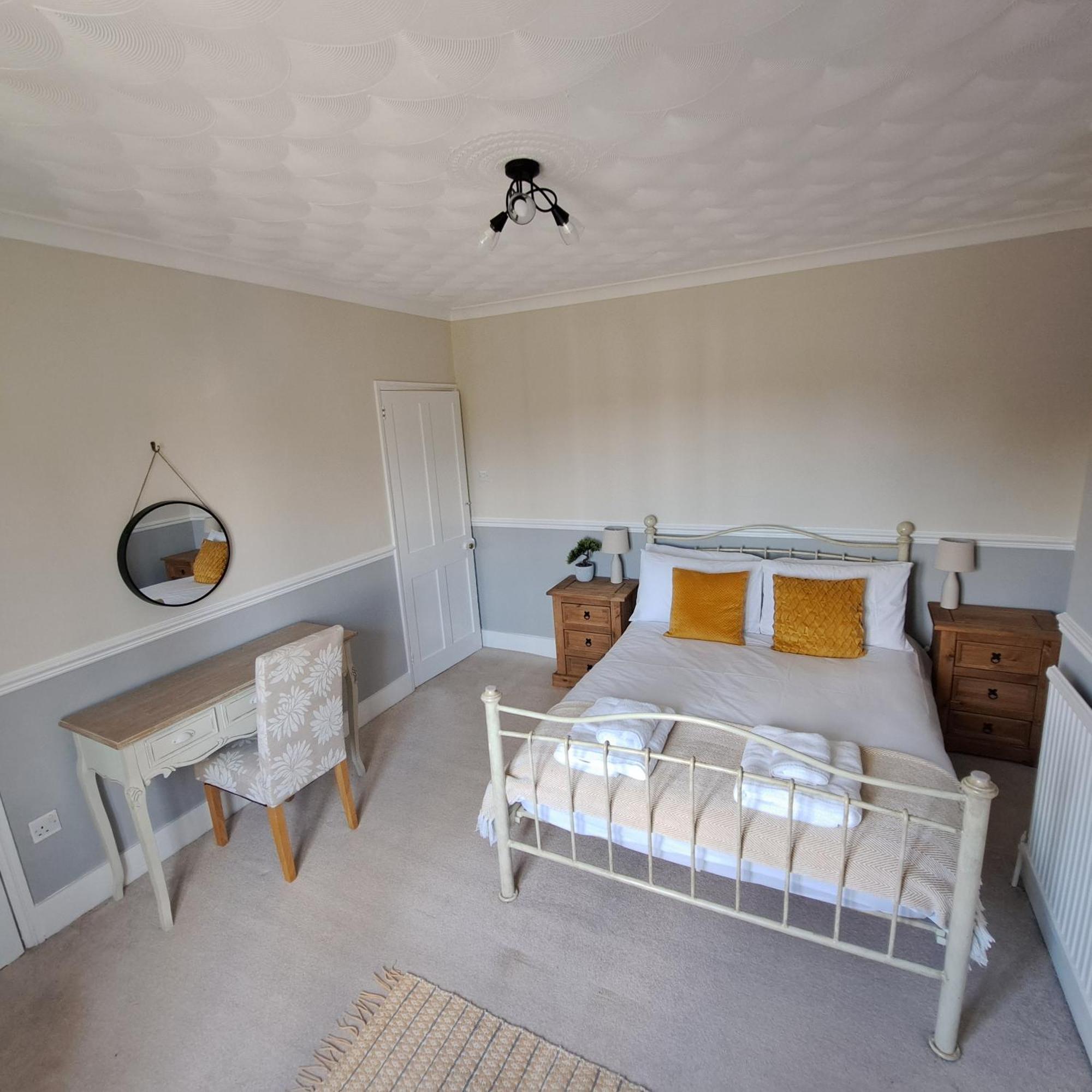 Generous 3 Bed In The Heart Of The Village Huntingdon Luaran gambar
