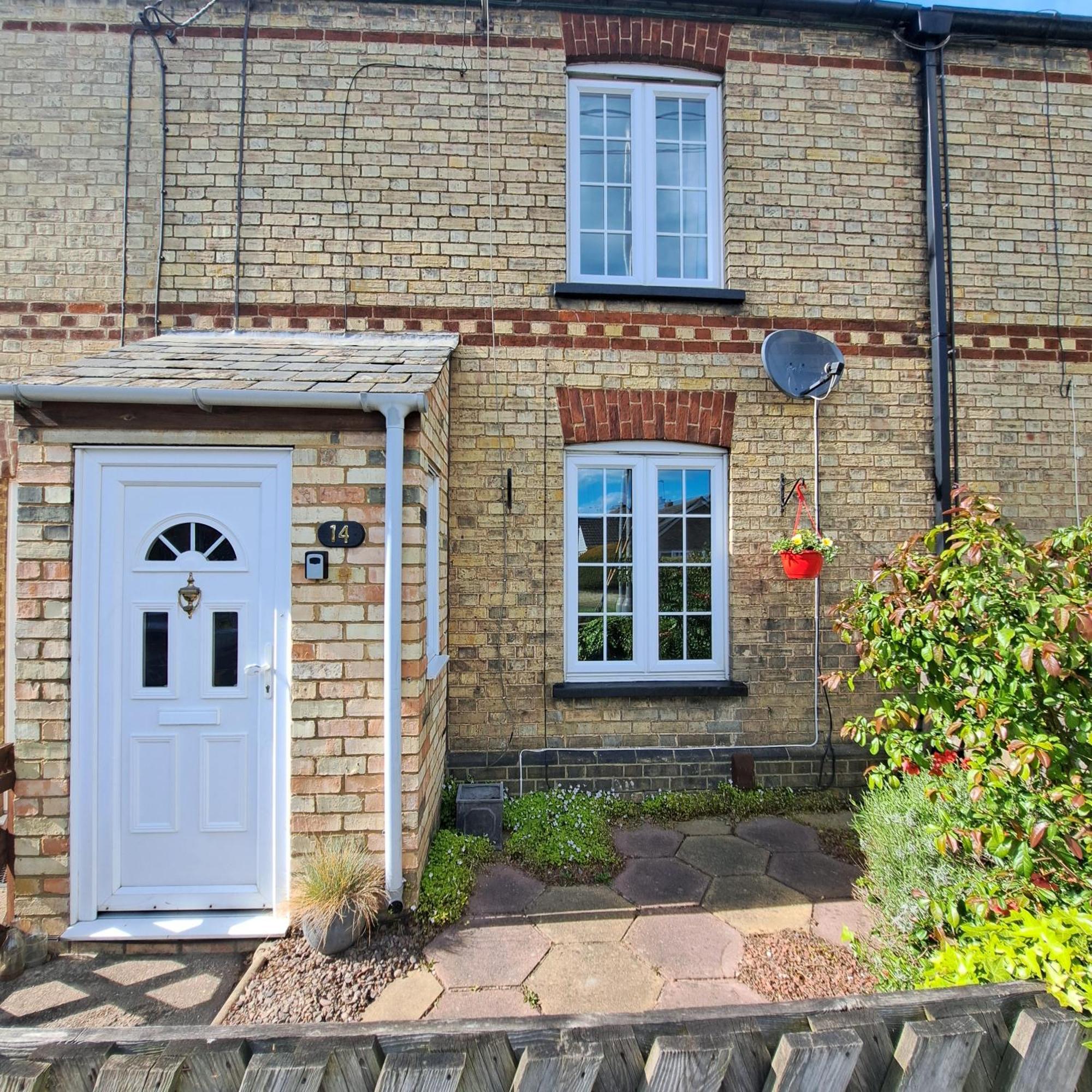 Generous 3 Bed In The Heart Of The Village Huntingdon Luaran gambar