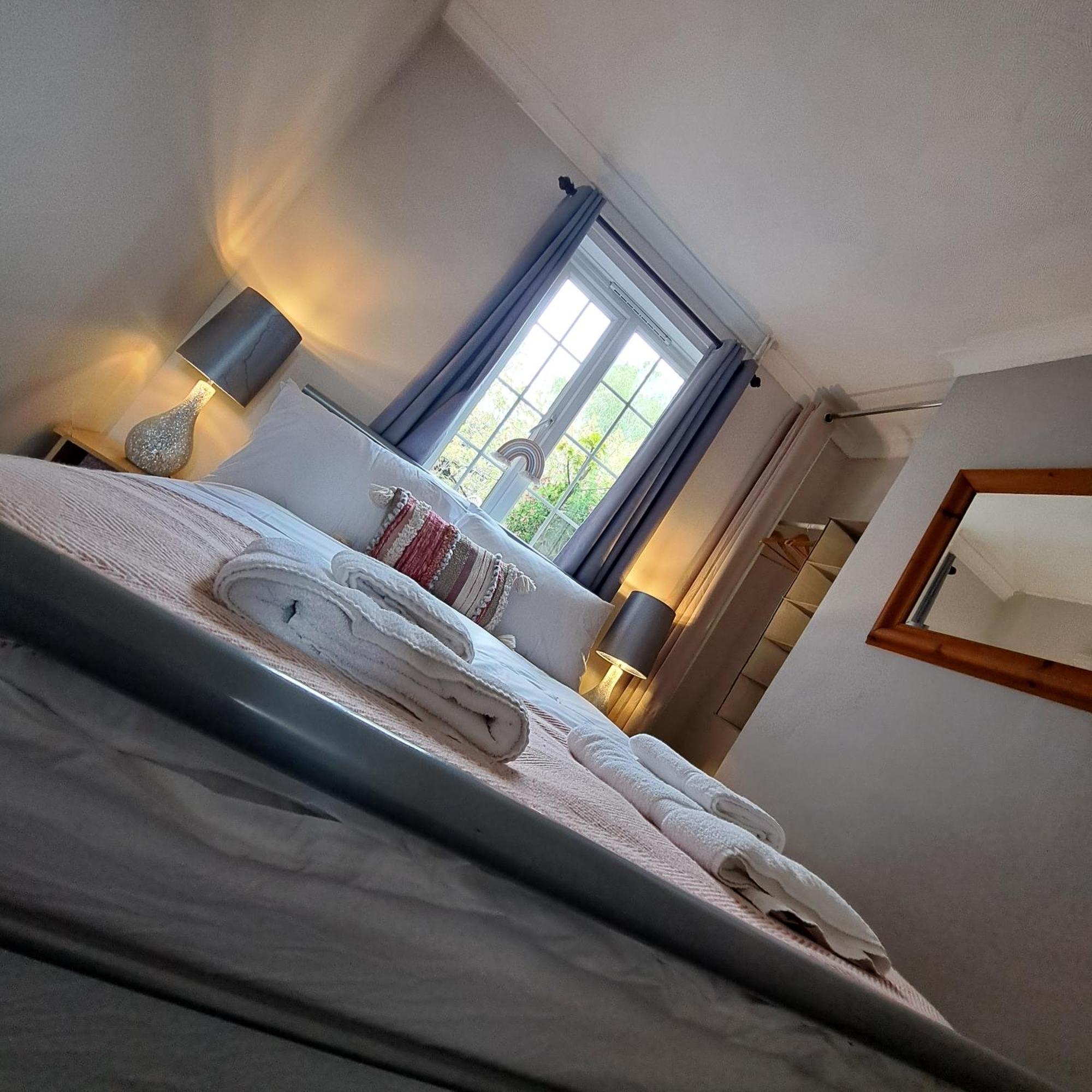 Generous 3 Bed In The Heart Of The Village Huntingdon Luaran gambar