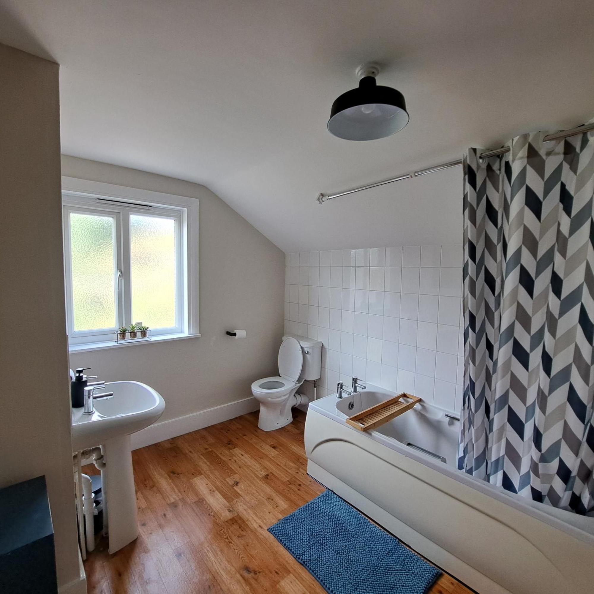 Generous 3 Bed In The Heart Of The Village Huntingdon Luaran gambar