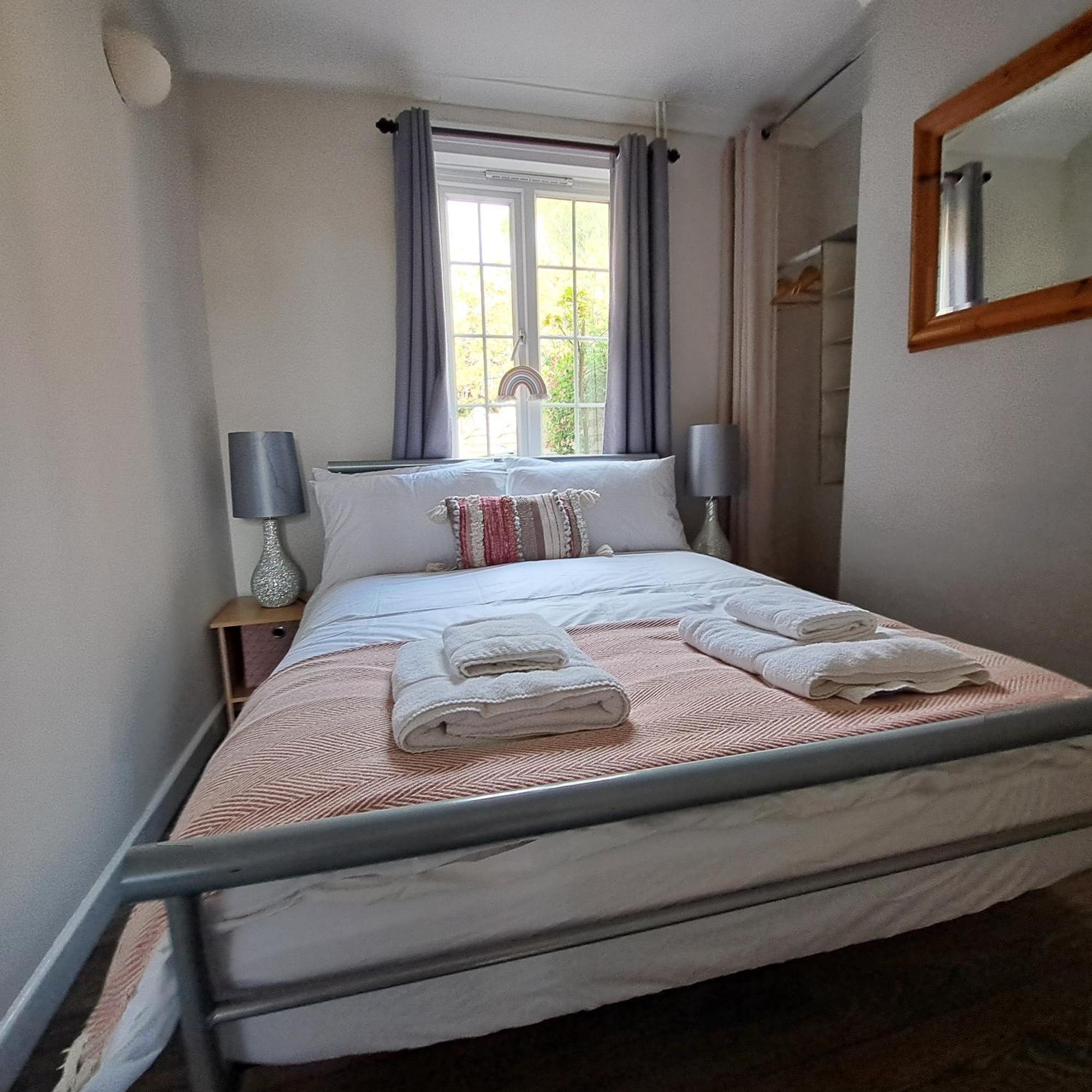Generous 3 Bed In The Heart Of The Village Huntingdon Luaran gambar